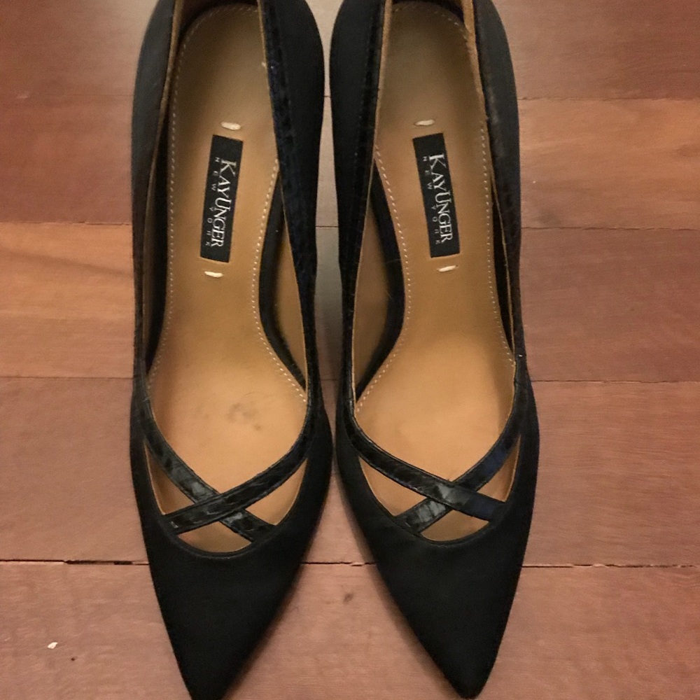 Black Pump with cross cross leather detail
